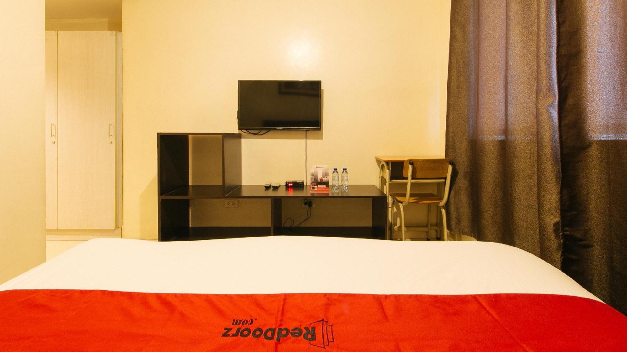 Reddoorz Plus @ E Rodriguez Corner Banawe Кесон Сити Екстериор снимка